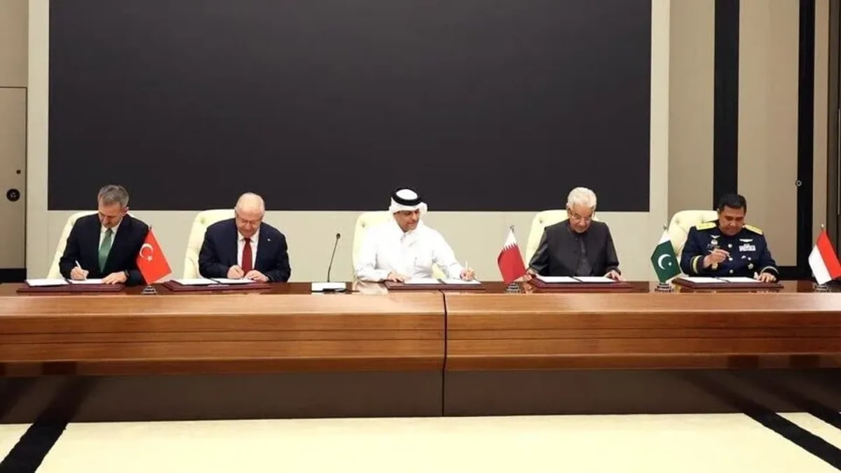 Defence ministers of Turkey, Qatar, Pakistan and Indonesia at the Badr signing in Doha