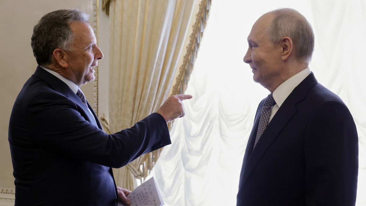 US envoy Steve Witkoff talking with Vladimir Putin outside St Petersburg